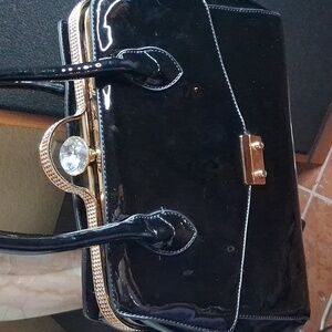 🖤👜 Luxe Black Patent Handbag With Shoulderstrap Size L